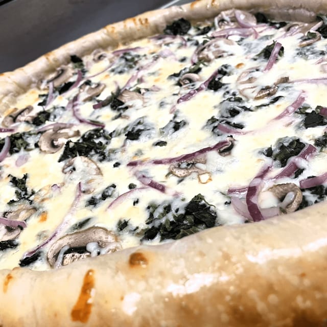 Spinach Pizza 16".